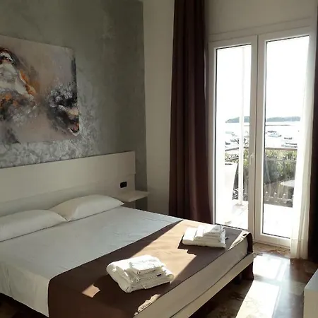 L'isola Bed and breakfast